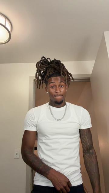 @sofamousjay_