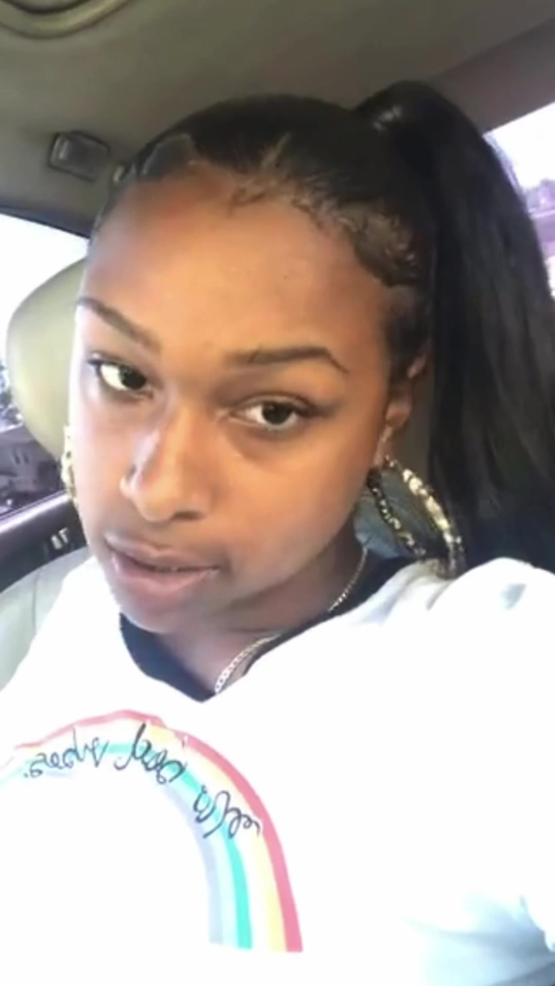 @￴