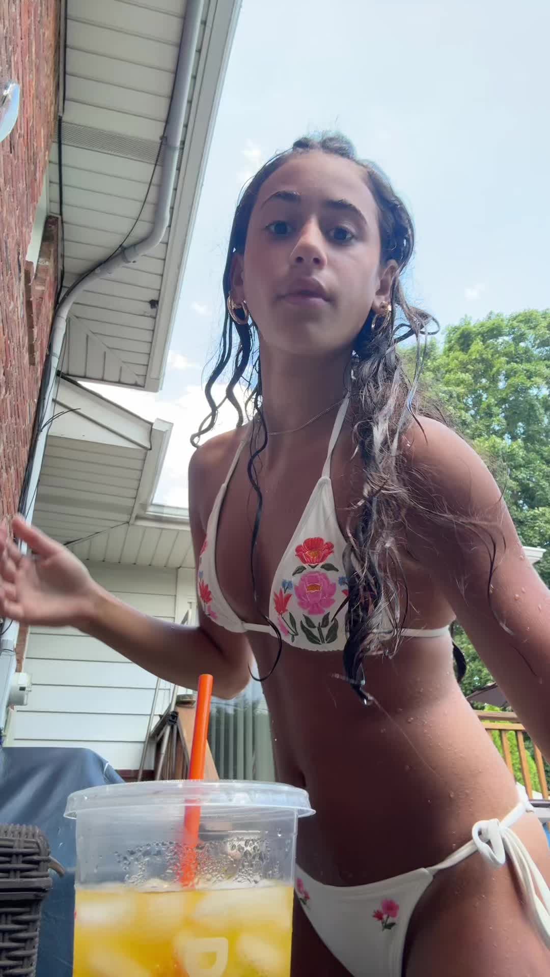 @avarosen_