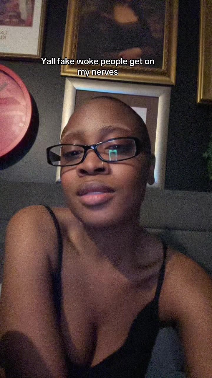 @Ugly Girl | Fashion Archivist