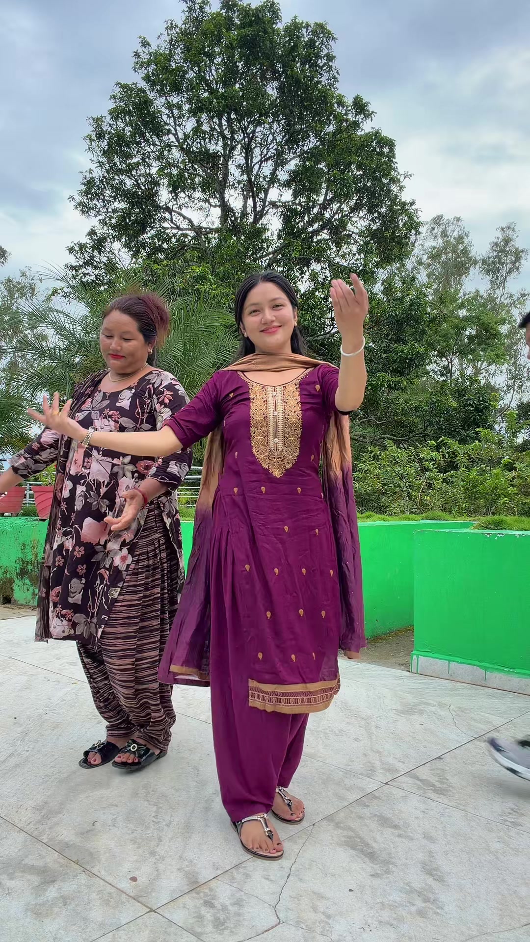 @एलिसा तारम मगर