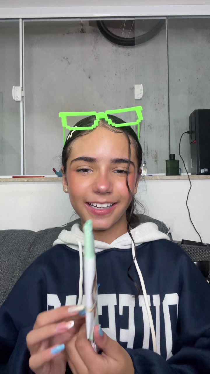@larafamiliamadrona