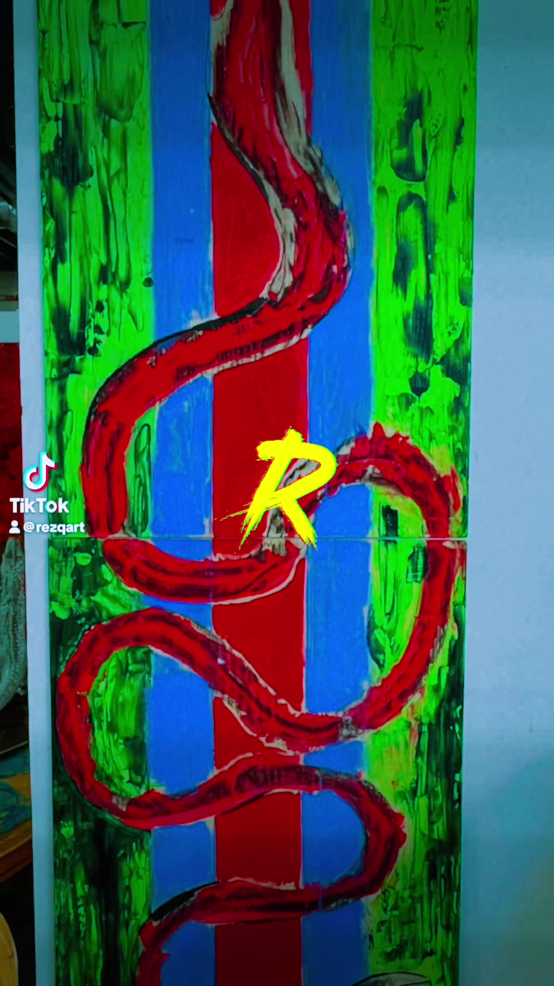 @R E Z ∆ &reg;