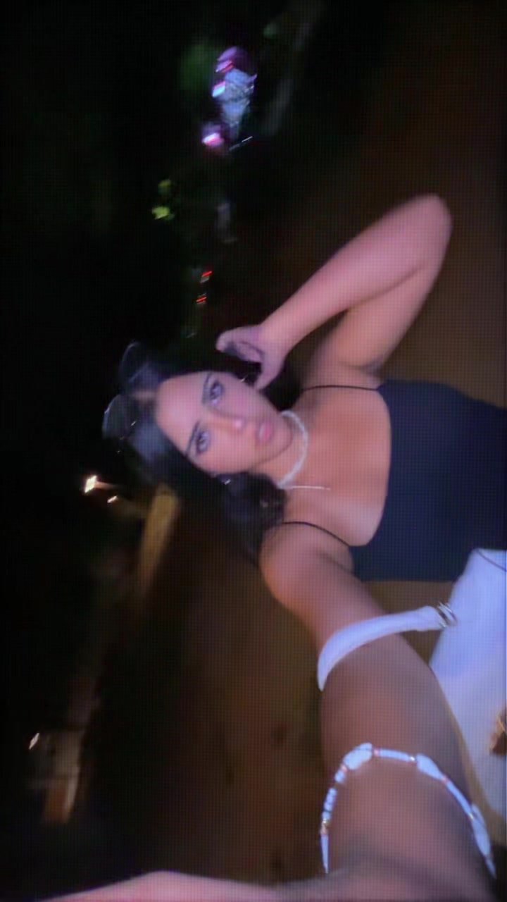@neeveenica
