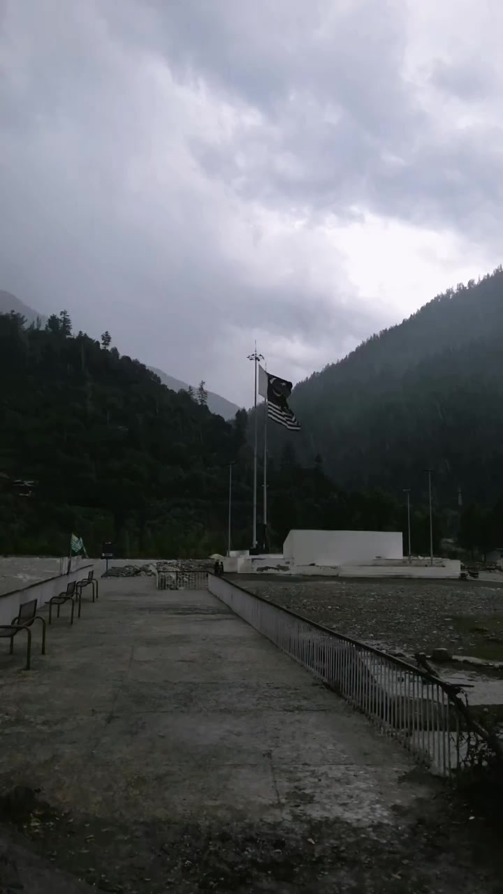 @Travel_with_Waqas