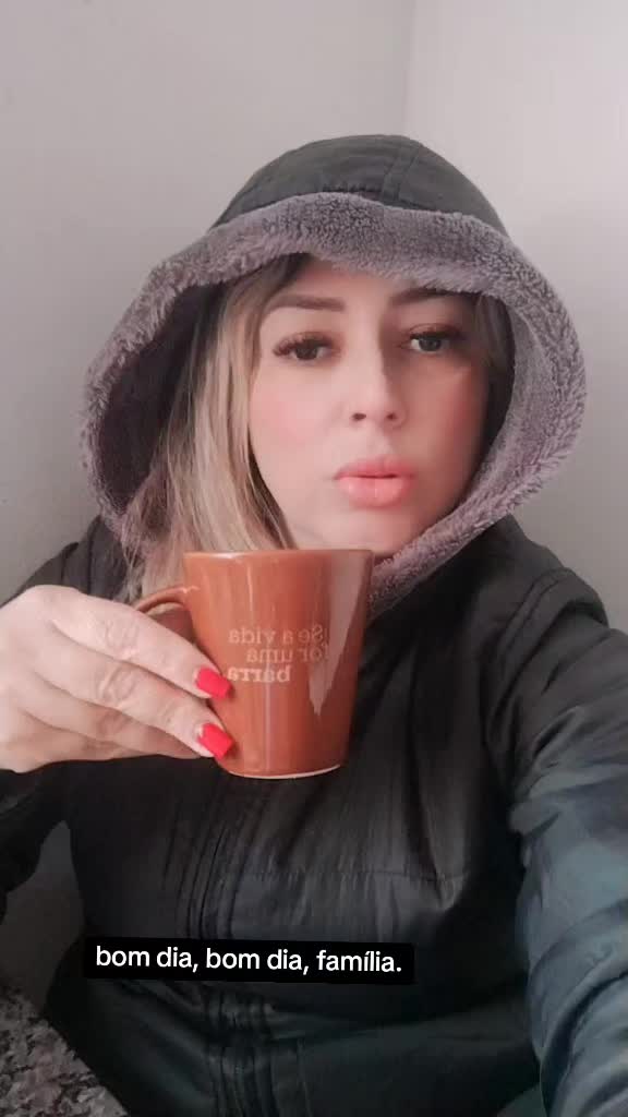 @T&acirc;nia Lara