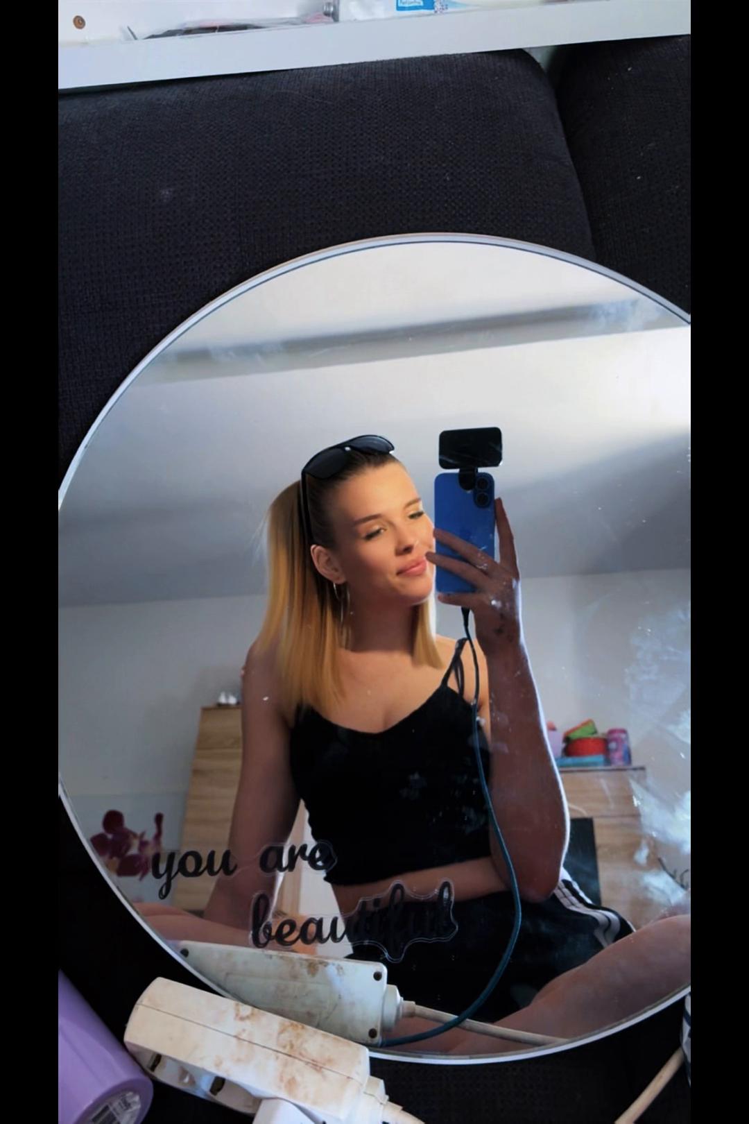 @_Shelly_🖤