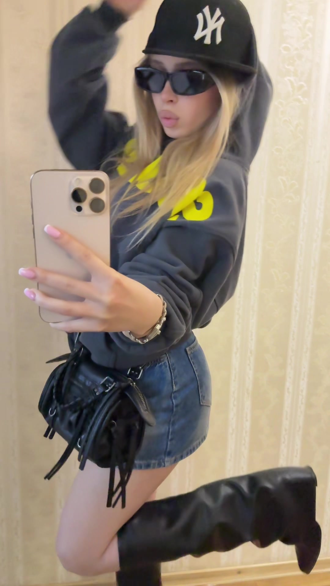 @lizzitak