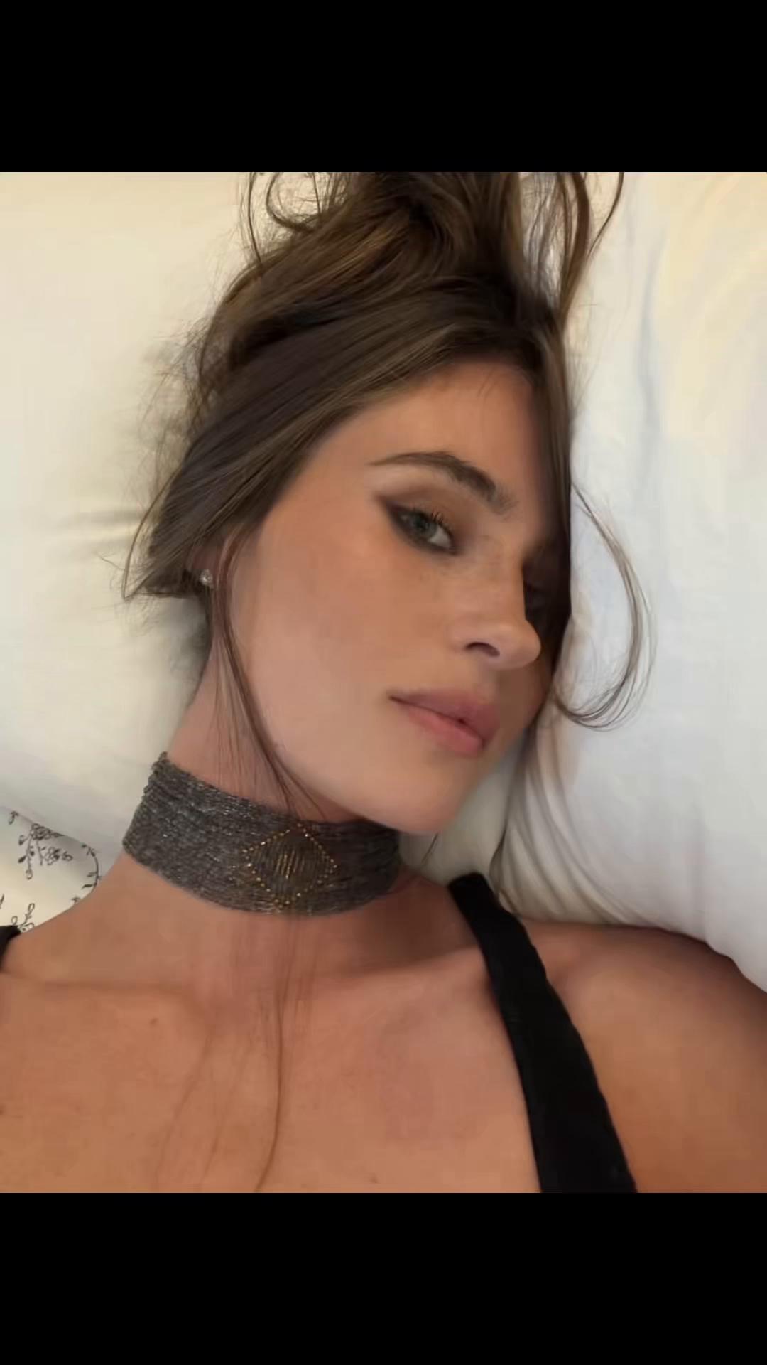 @ℰ