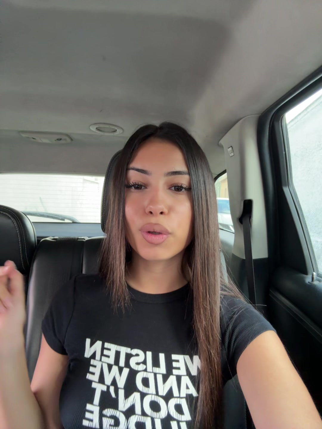 @elisaangiius