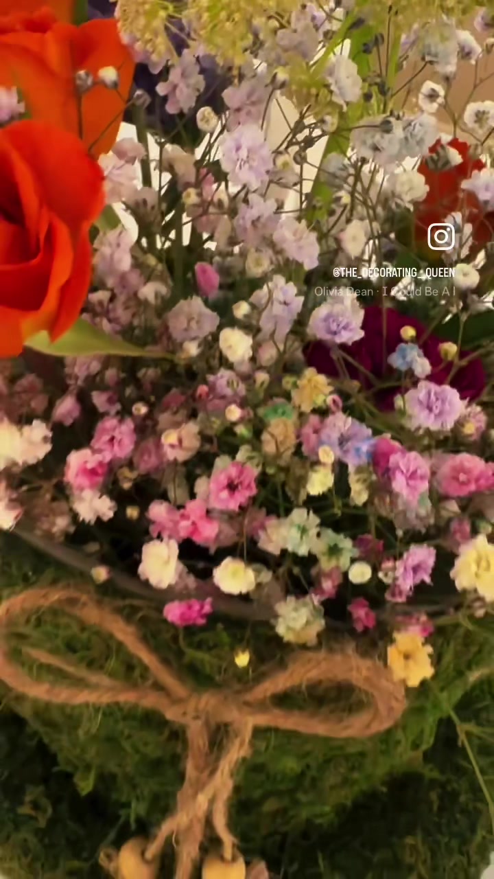 @Crowned Petals & Decor