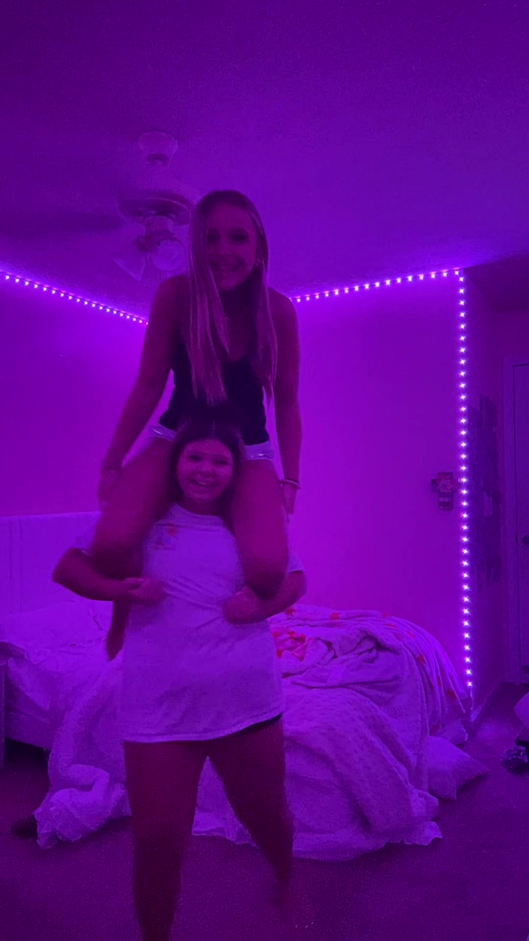 @elliessspamm2.0