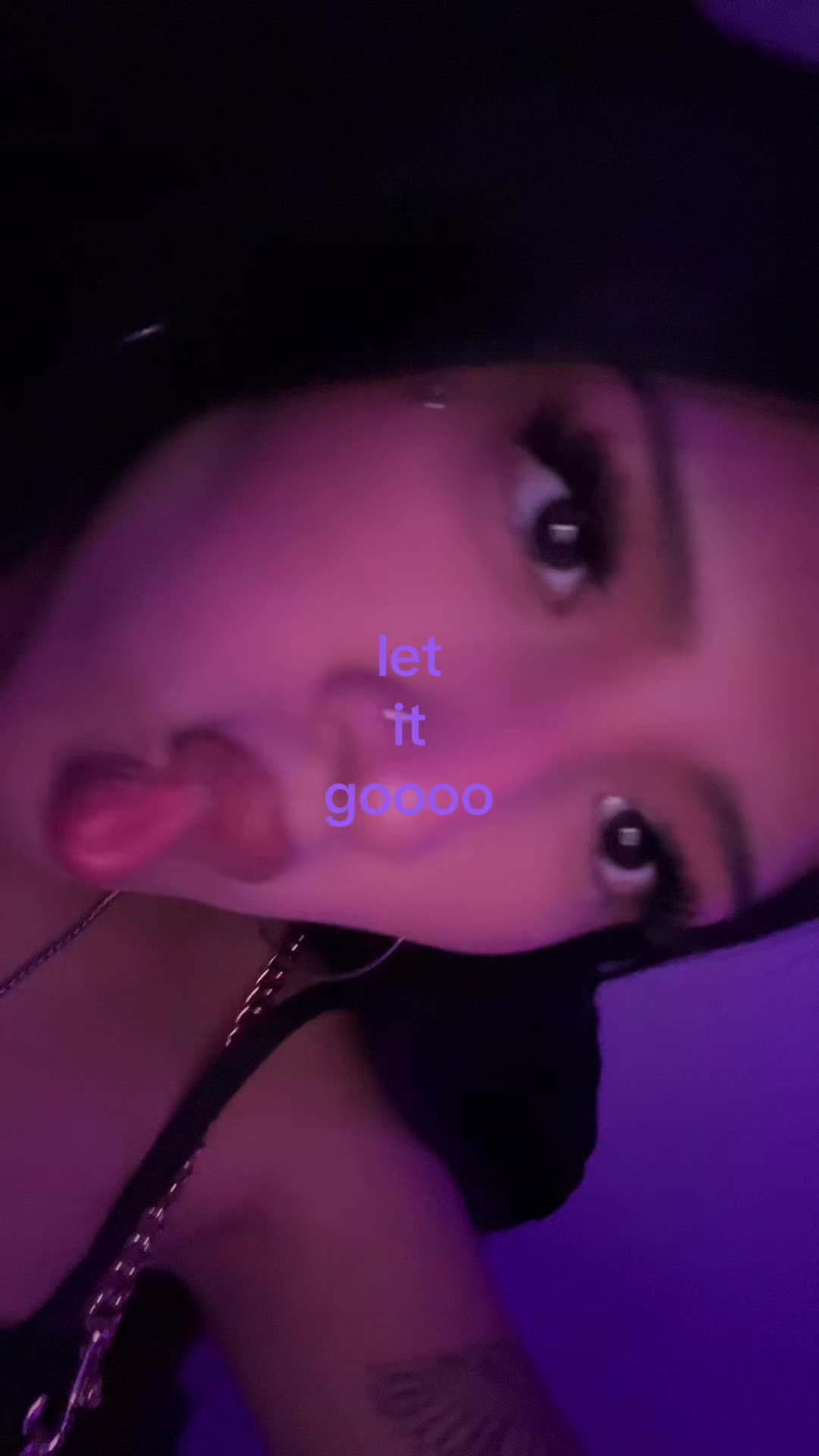 @𖣂