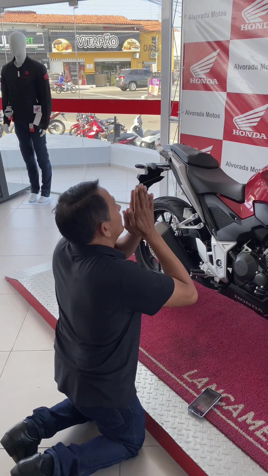 @LUIS HONDA