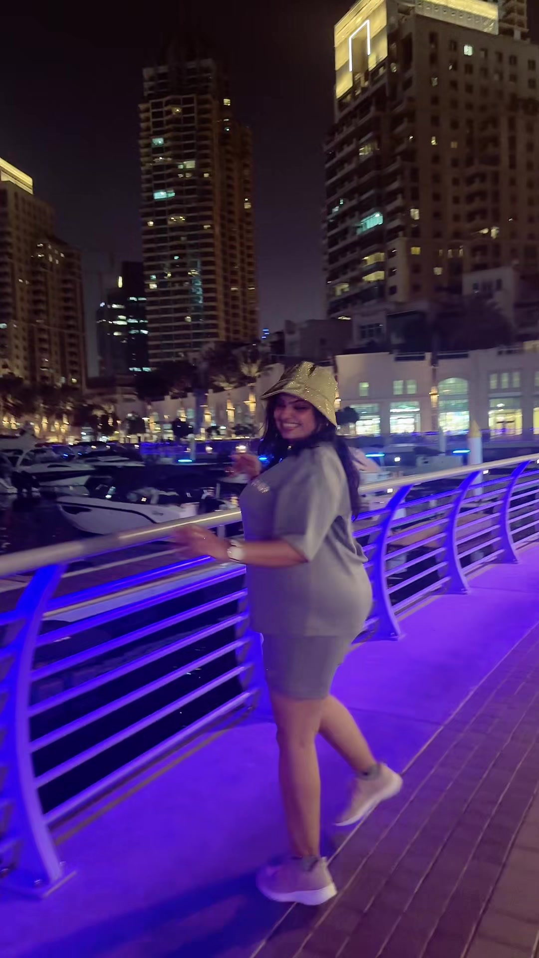 @queen of happiness