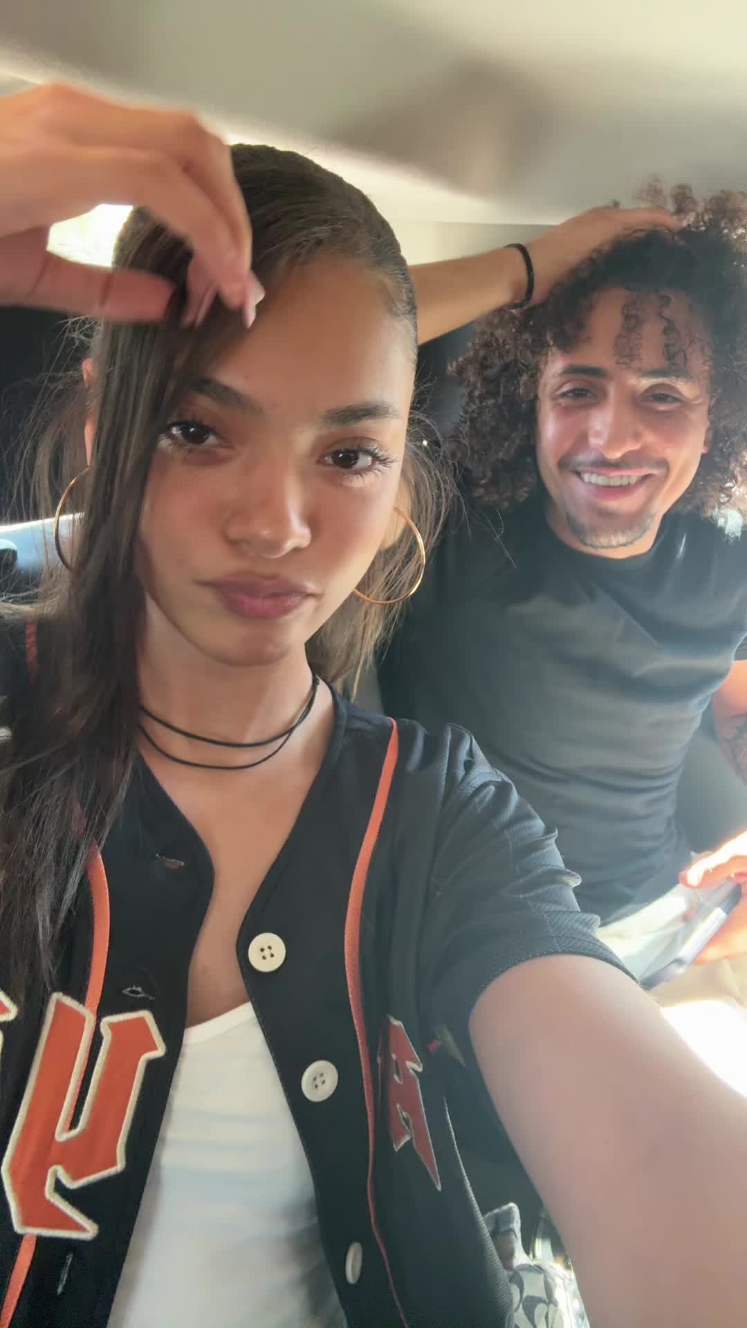 @bella