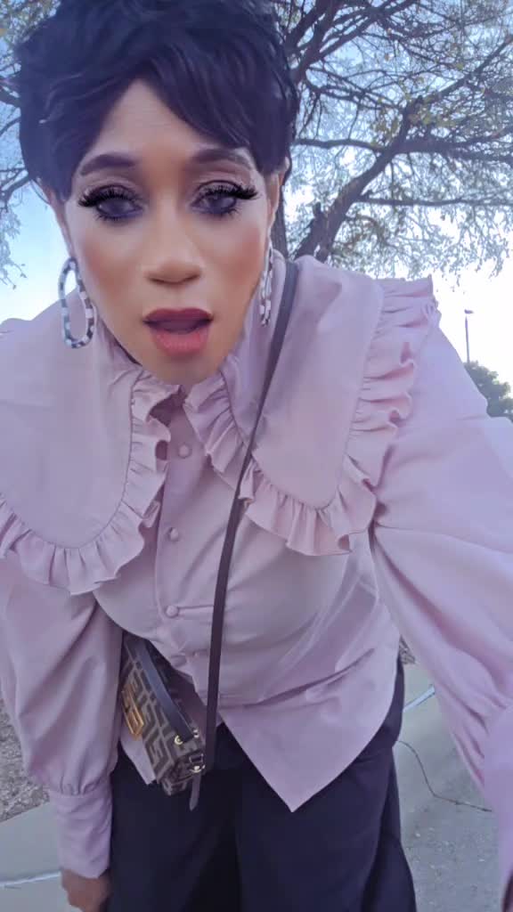 @Demi