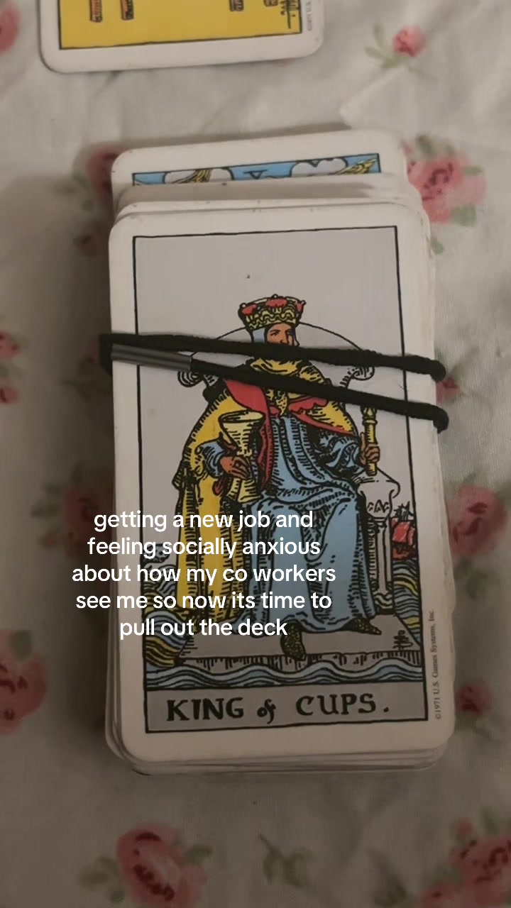 @thattarotbitchh
