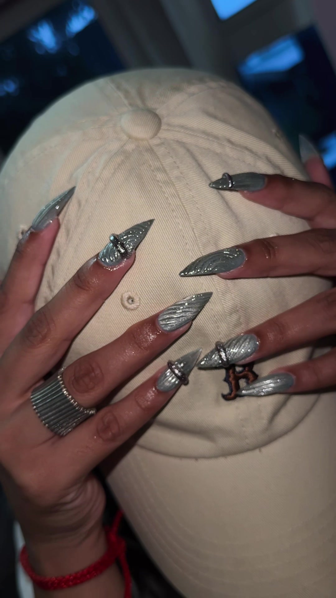 @LAKSHANA| makeup and nails