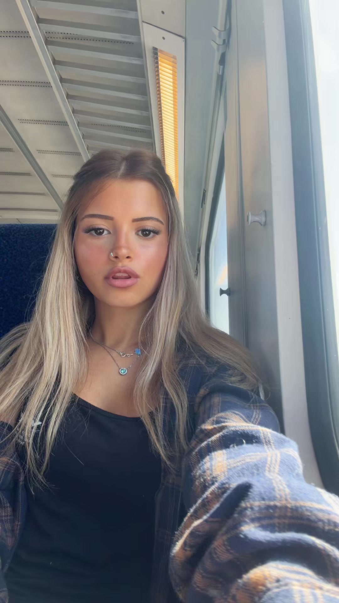 @𝐋𝐈𝐕 𝐆𝐈𝐒𝐁𝐄𝐑𝐆💞