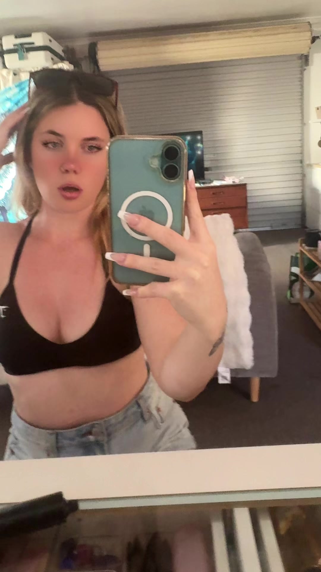 @Em𑣲