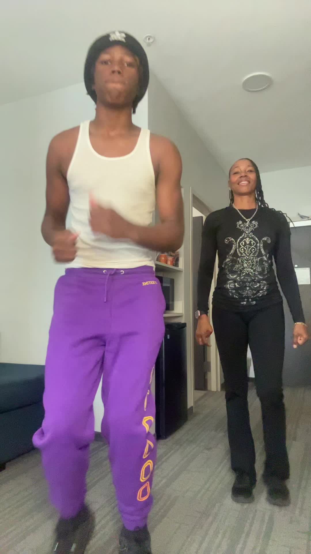 @6’4UPNXT
