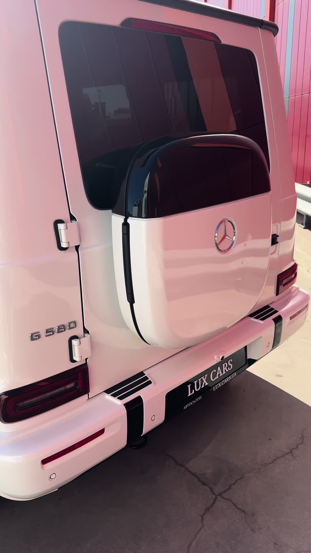 @LuxCars_Ua