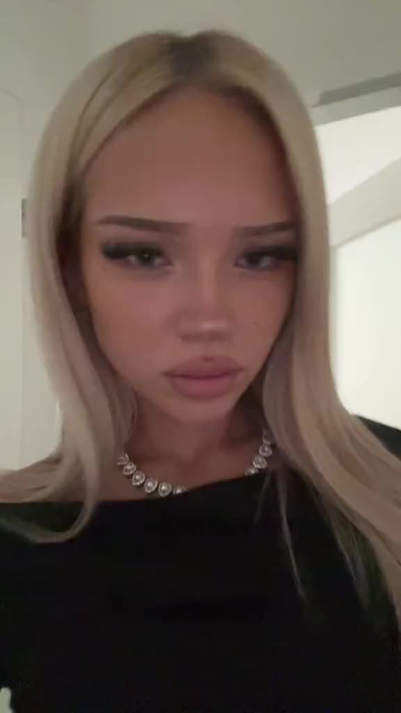 @аня