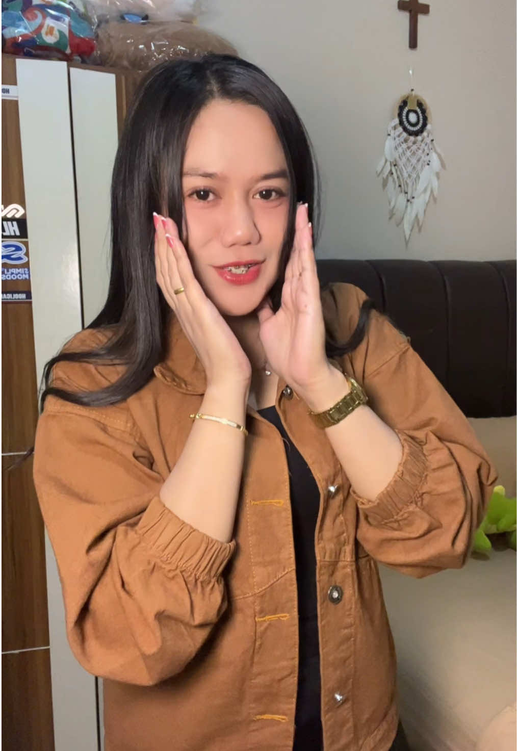@𝐀𝐩𝐫𝐢 𝐒𝐢𝐡𝐨𝐦𝐛𝐢𝐧𝐠
