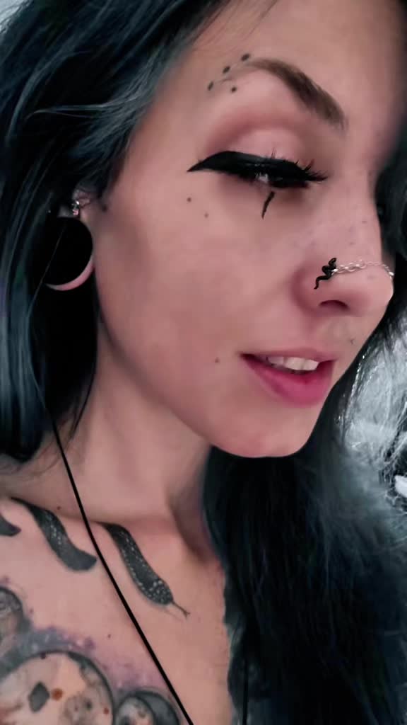 @HollyBorealis🌌