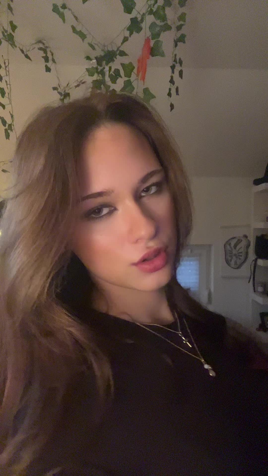@€lla_🪼