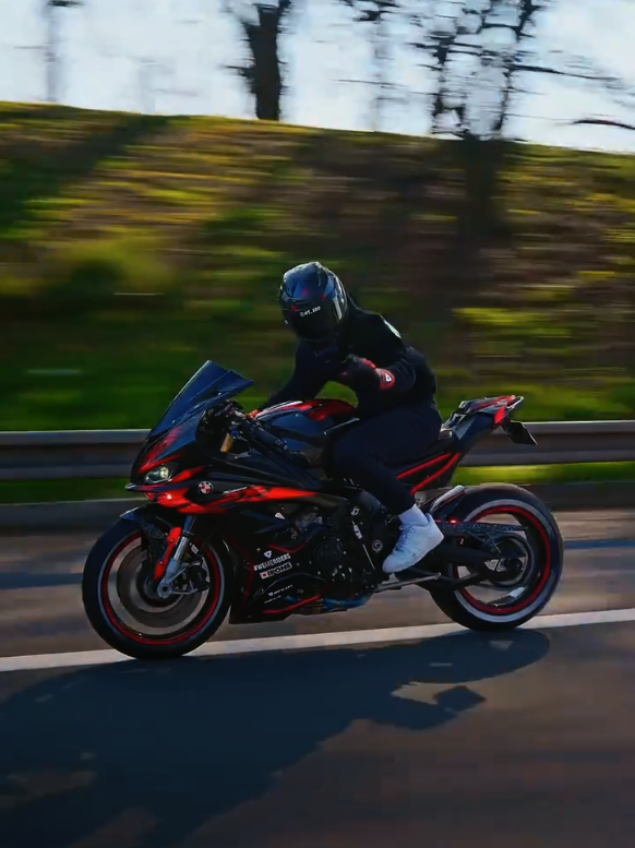 @🤳🏼فييــــــــصااااااااال🏍️)