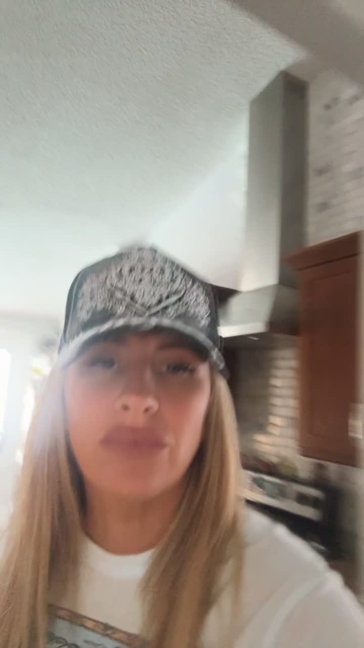 @UcJulie
