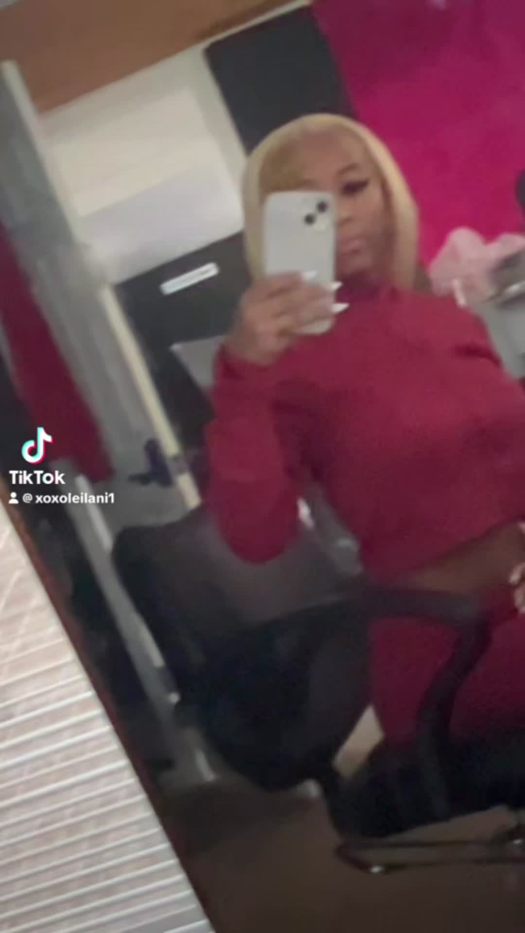 @femalesmurk