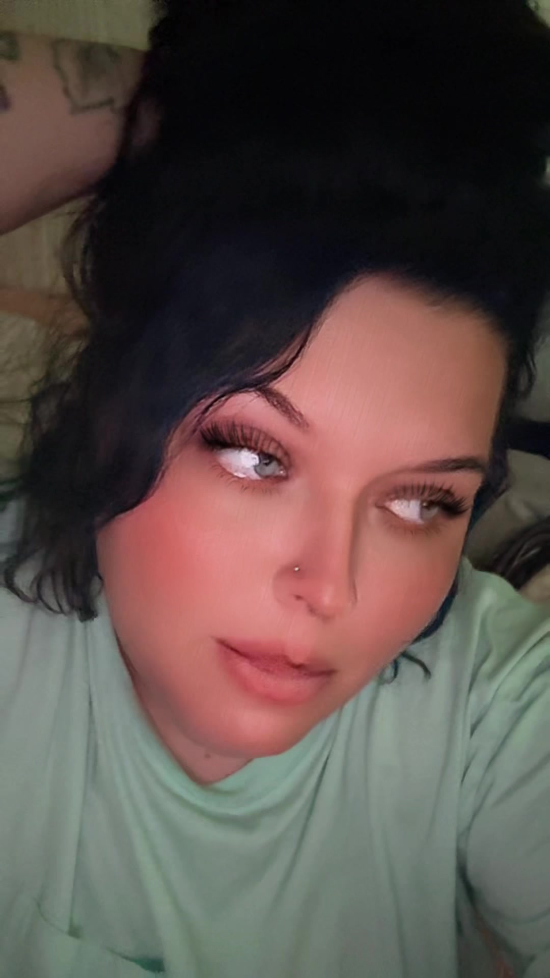 @🐝Blue Eyes & Thick Thighs🐝