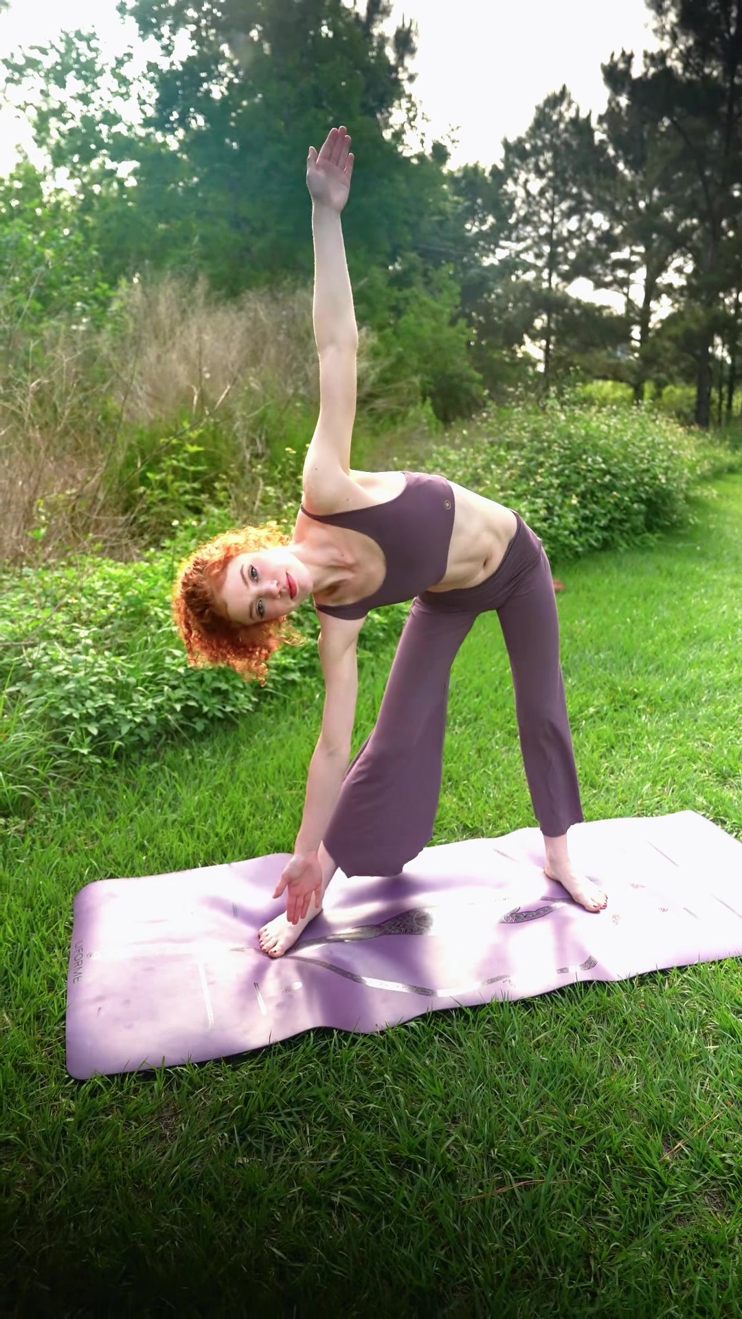 @lilredyoga