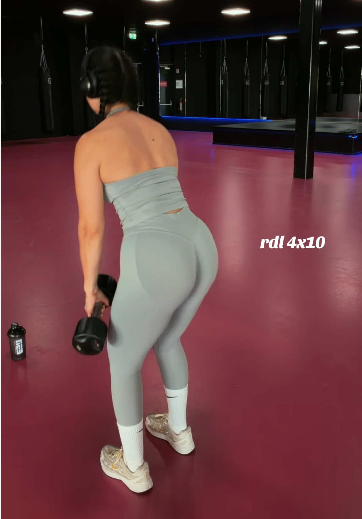 @EllxFit
