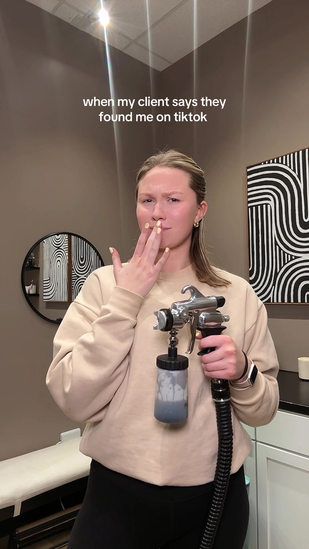 @PRESLEY | SPRAY TAN ARTIST