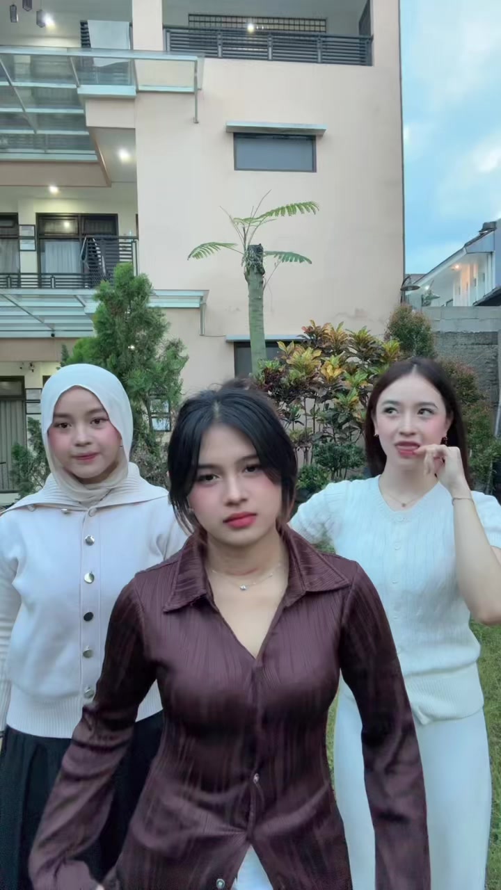 @𝒩