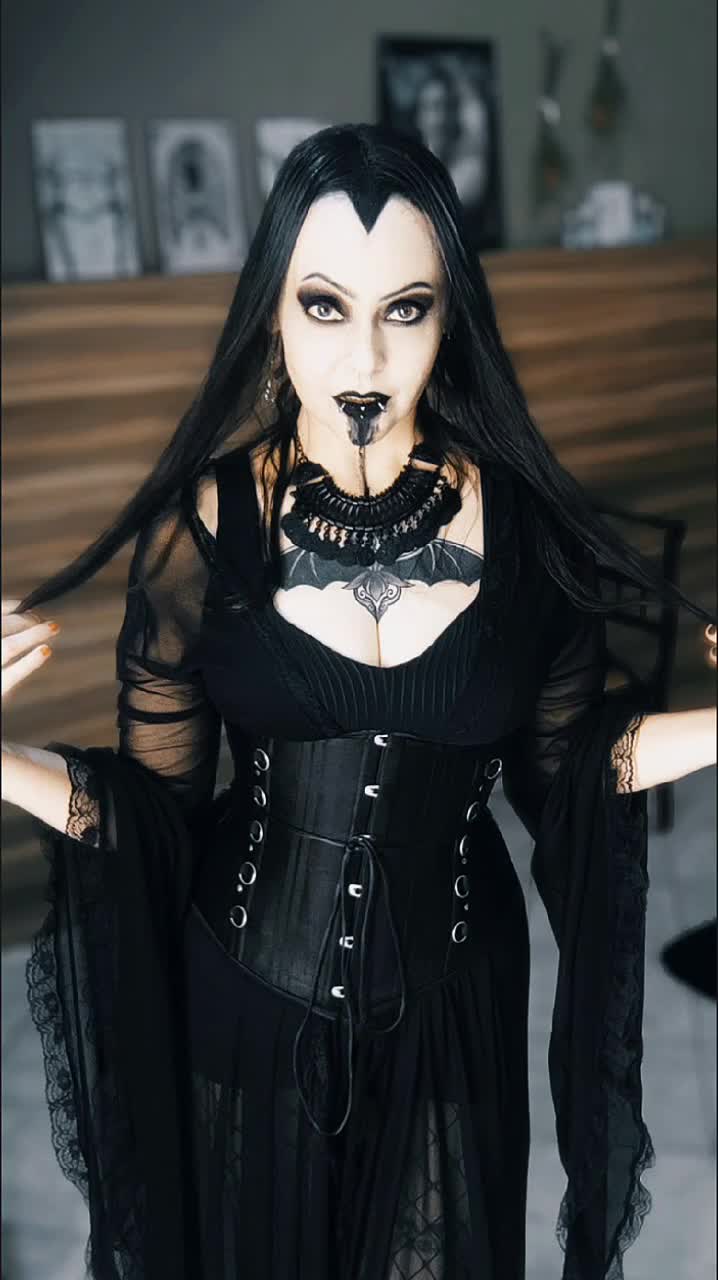 @⚜️🖤💀Goticona Voadora🔮🪞🦇