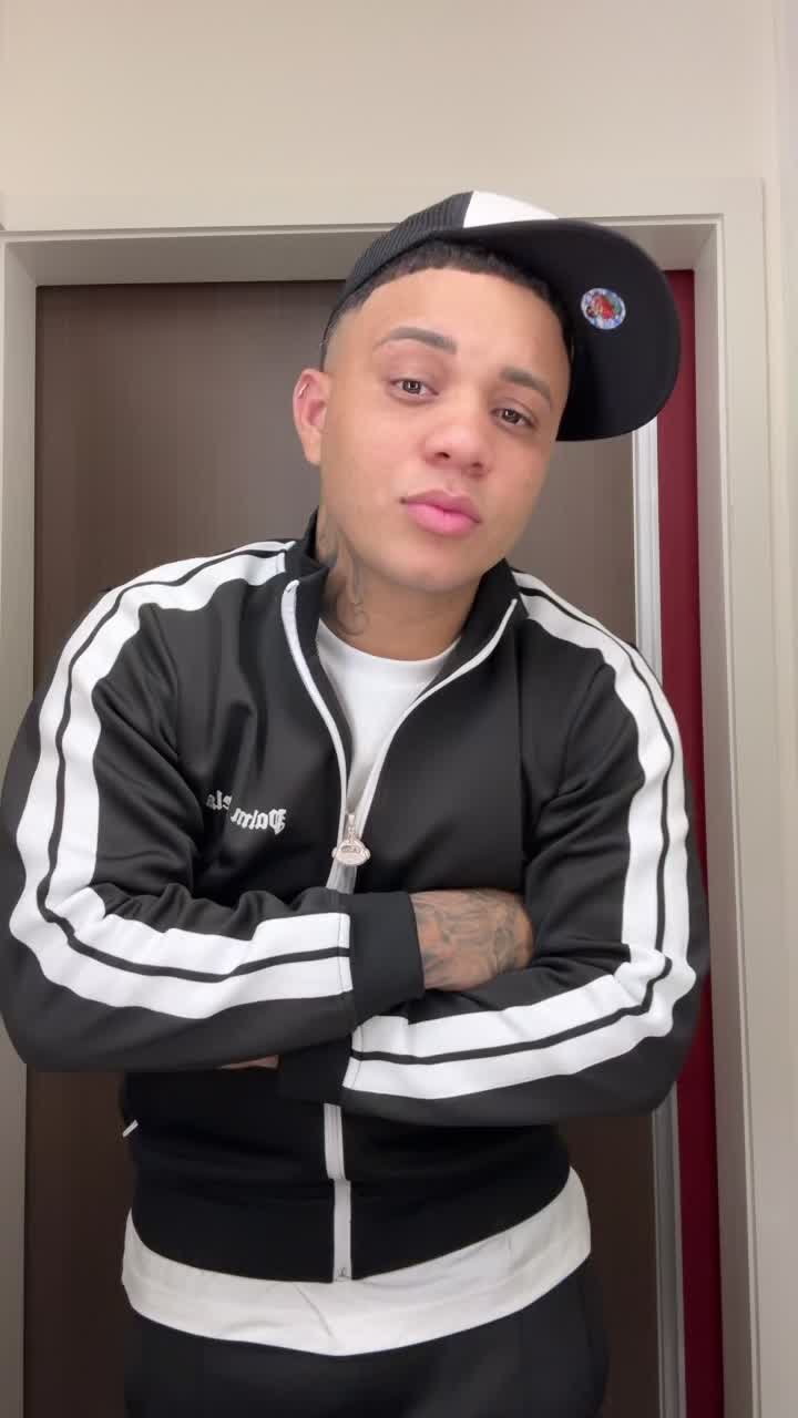 @Eix