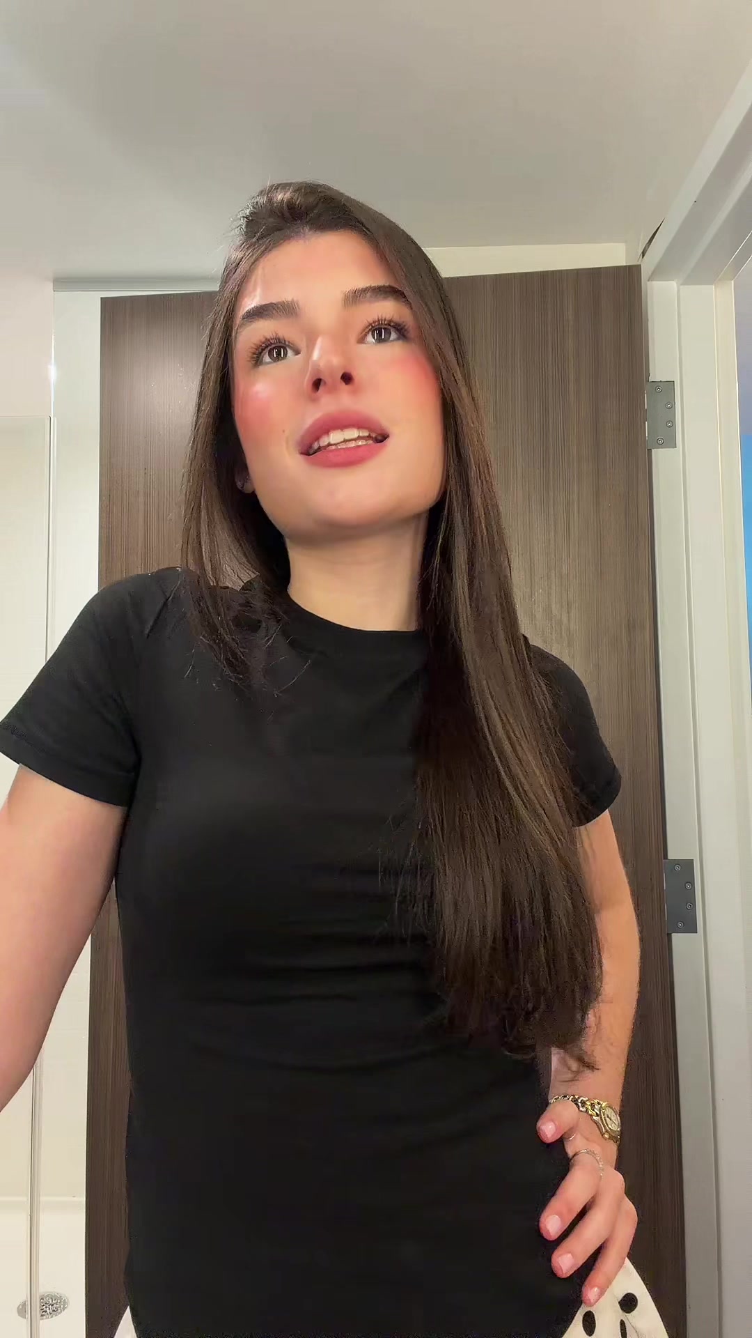 @:) laura