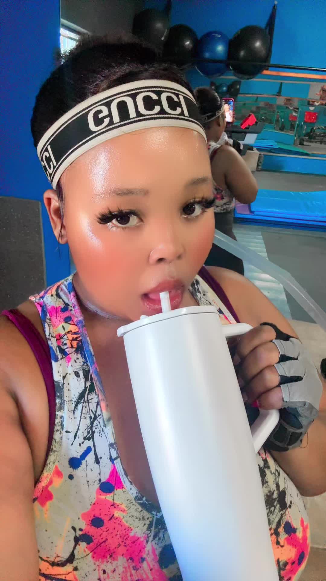 @Curvilicious 🥰F