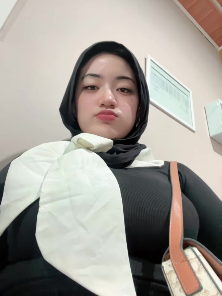@Azura