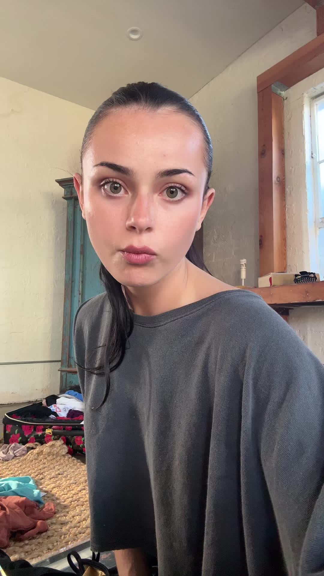 @bella.menser