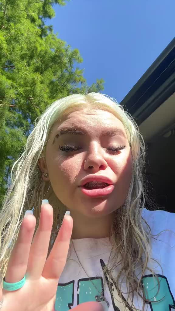 @Angel 🦋