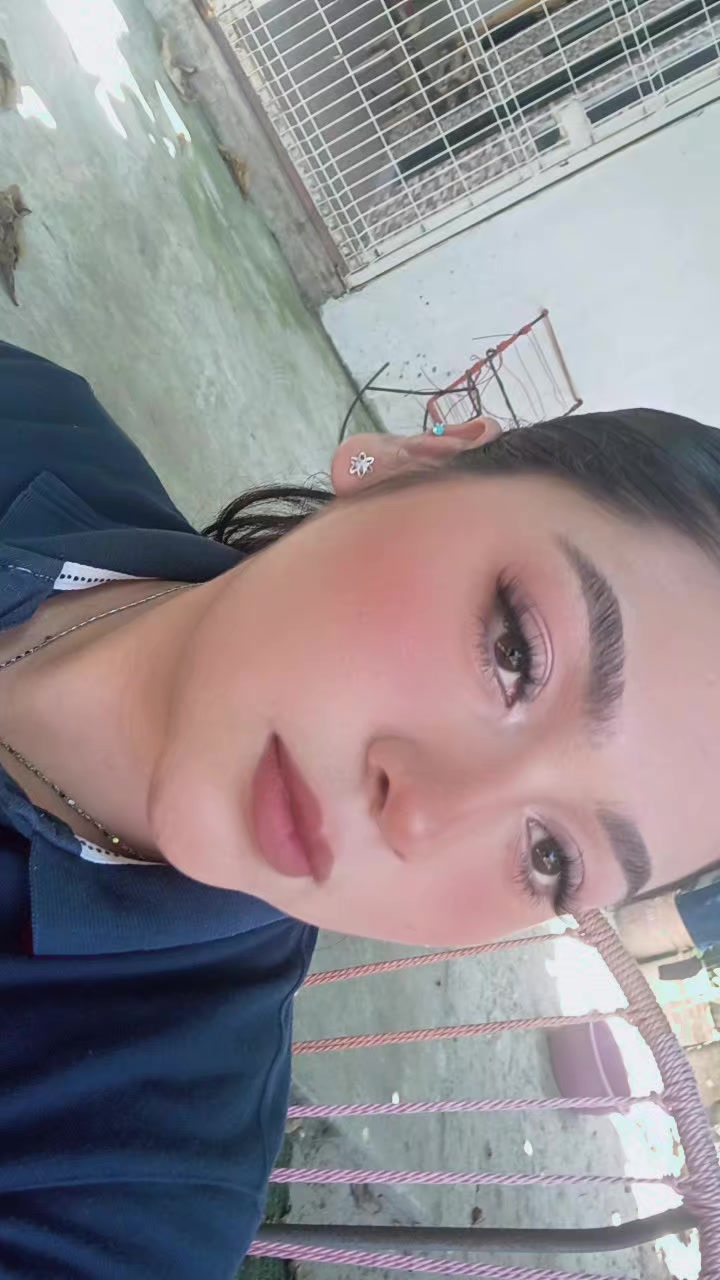 @LAURA JIM&Eacute;NEZ