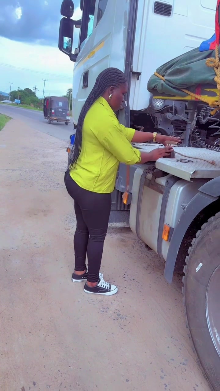 @Monica mnyantuzu