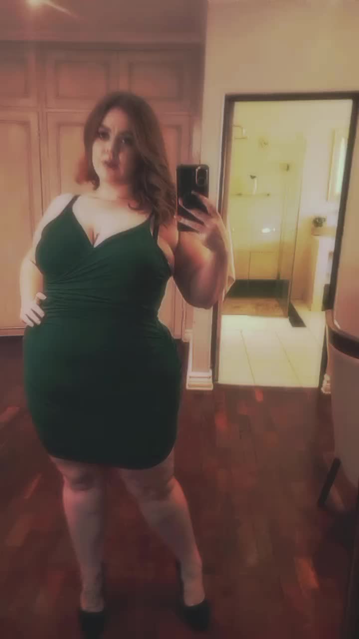 @Courtneywithcurves