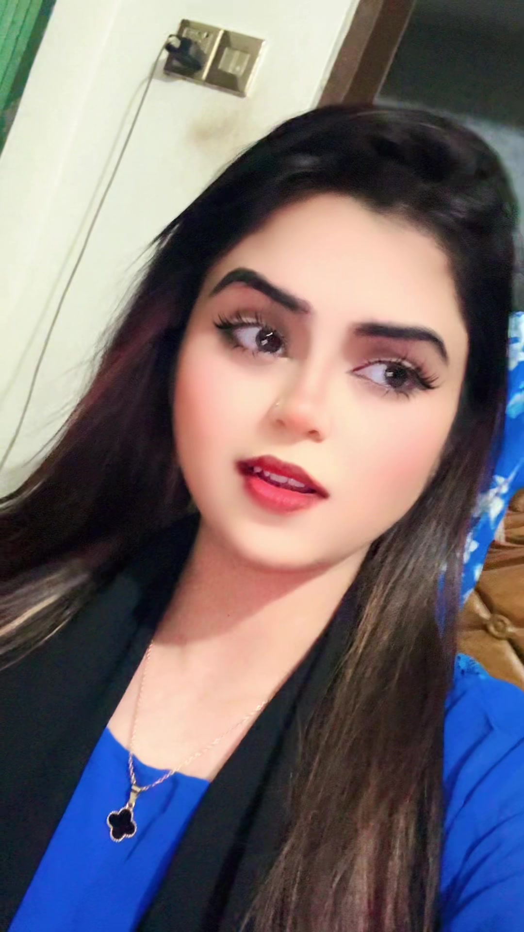 @মিস গোলাপি